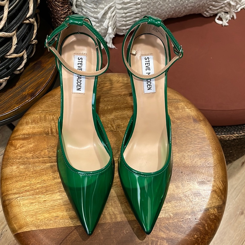 Stunning Steve Madden Opar Green Clear
Pumps Translucent Size 10